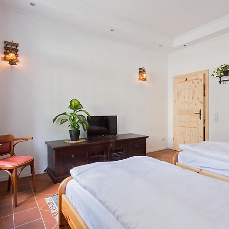 Doppelzimmer III Gaestezimmer In Unterkunft Mit Gemeinschaftsbad Und Gemeinschaftskueche Chemnitz Exterior foto