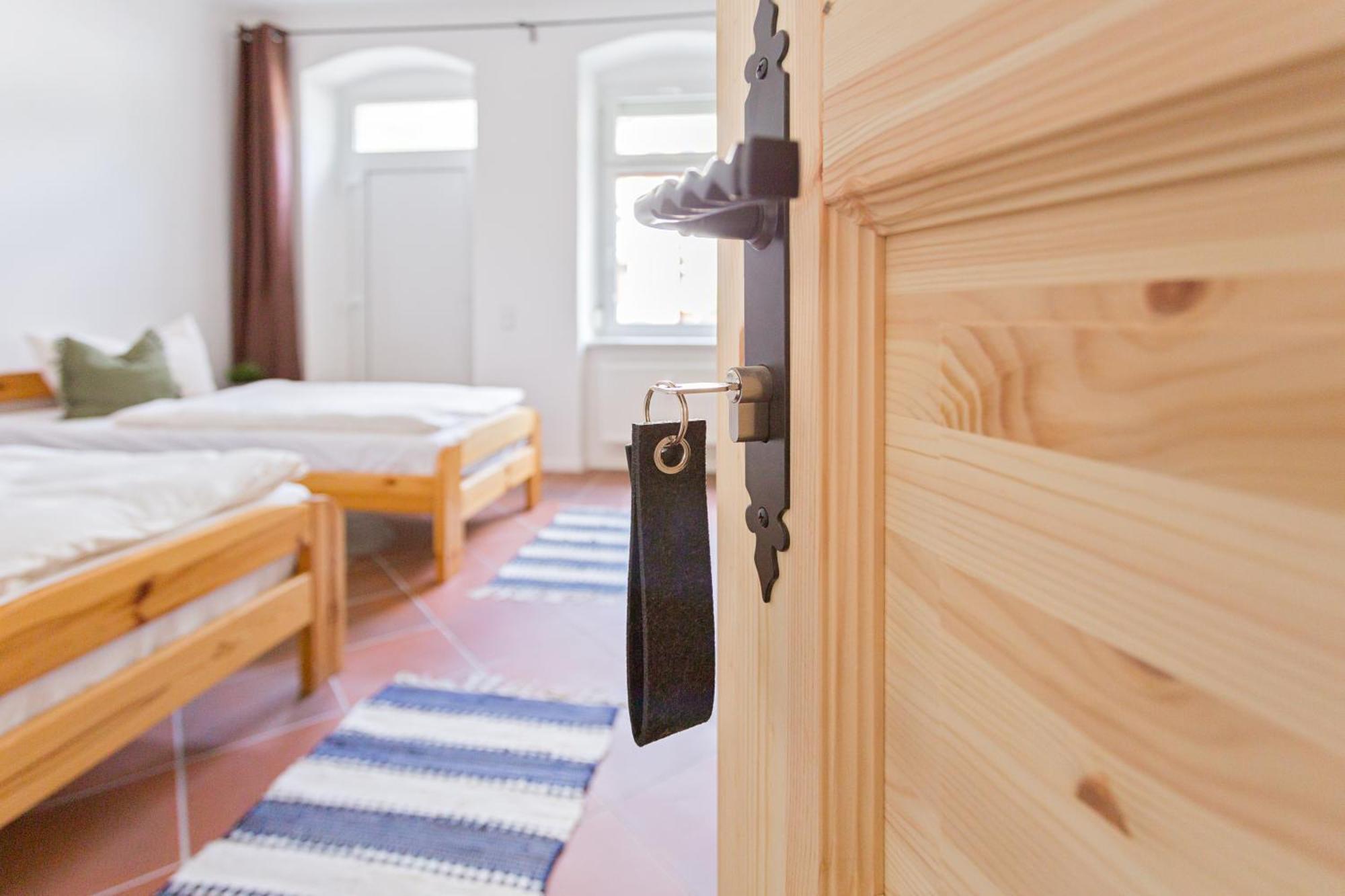 Doppelzimmer III Gaestezimmer In Unterkunft Mit Gemeinschaftsbad Und Gemeinschaftskueche Chemnitz Exterior foto